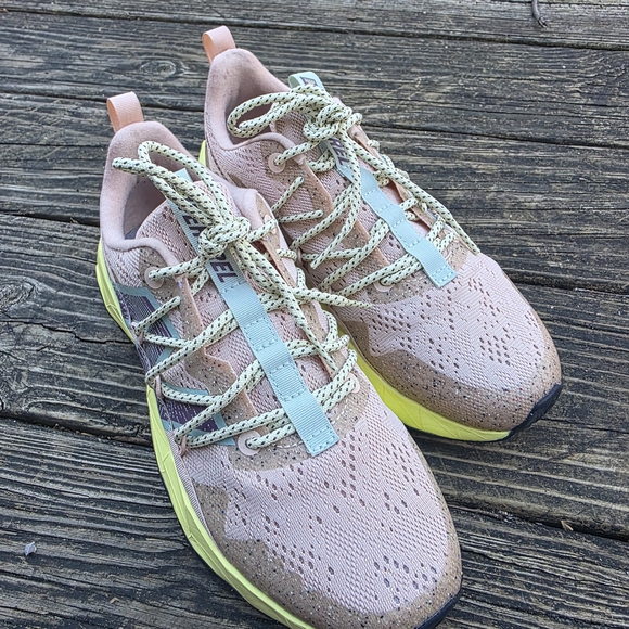 New Balance Tektrel Womens Hiking Sneakers - Picture 6 of 10